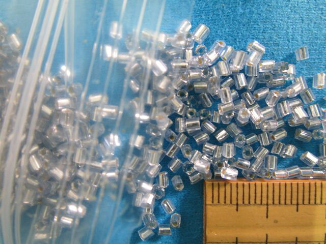 ガラス竹ビーズ(2mm×2mm)紺グレー