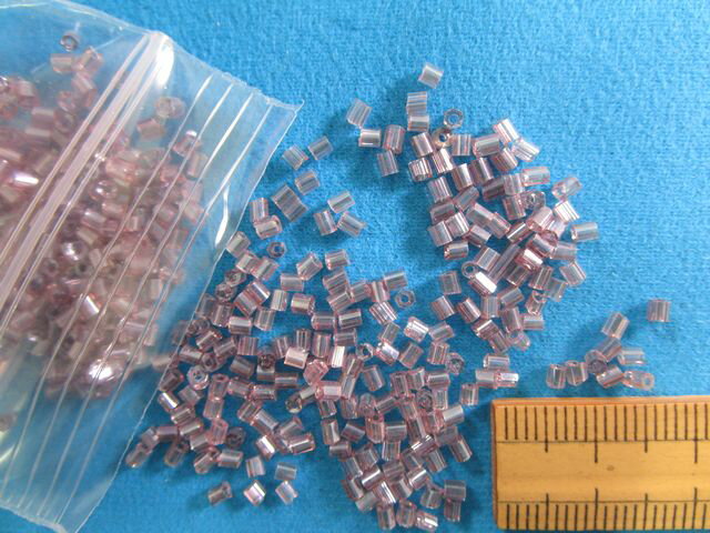 ガラス竹ビーズ(2mm×2mm)薄紫