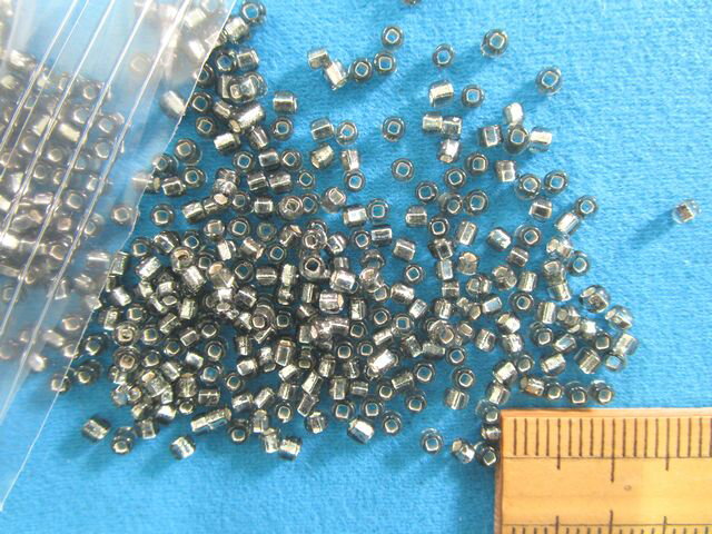 ガラスビーズ(1～2mm)グレー系
