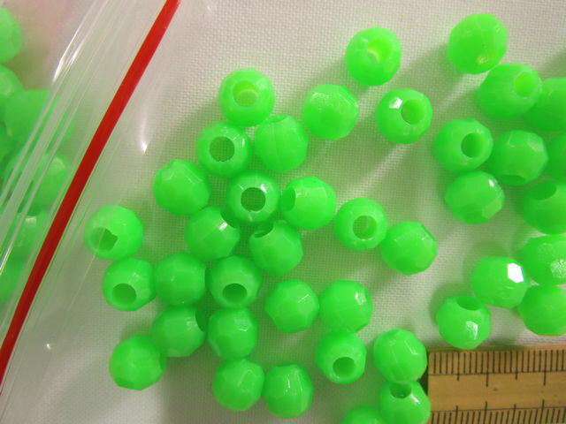 プラカットビーズ（8mm）キミドリ