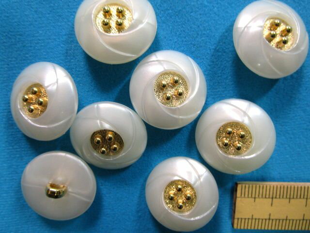 プラメタルボタン（20mm）オフ白×金