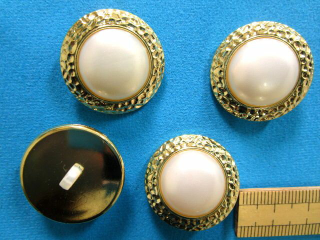 プラメタルボタン（24mm）金×オフ白