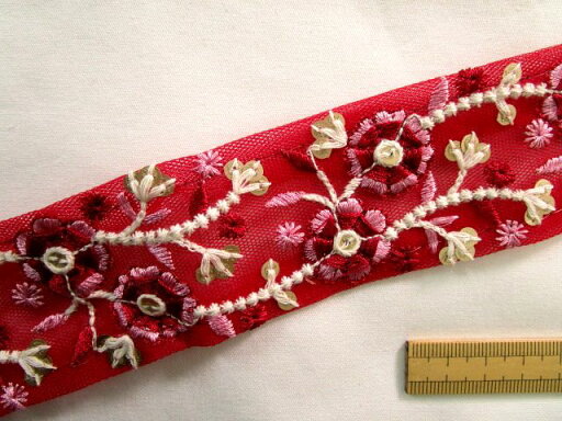 インド刺繍リボン(4.5cm幅 1m)赤×オフ白 インド刺繍リボン(4.5cm幅 1m)赤×オフ白
