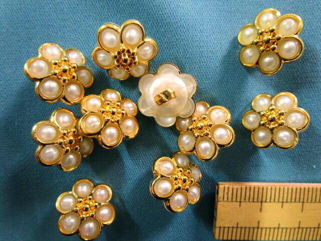 プラメタルボタン（13mm）オフ白×金