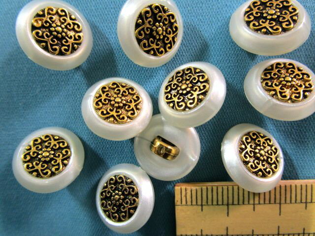 プラメタルボタン（13mm）オフ白×金