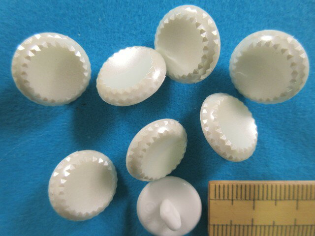 プラボタン（15.5mm）オフ白