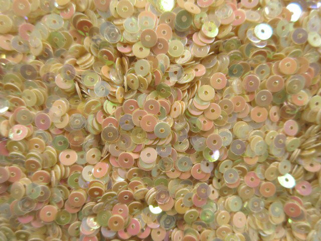 スパンコール　4mm（100g・25000枚）クリアオーロラ薄ピンクベージュ