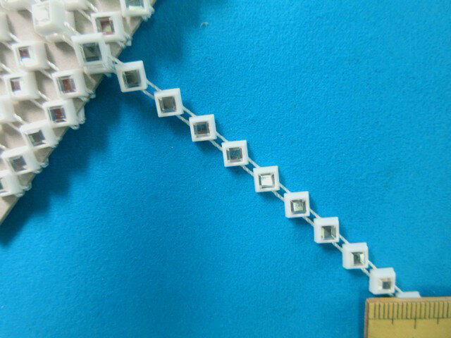 ラインストーンブレード（0.7cm幅　3m巻）クリア×白