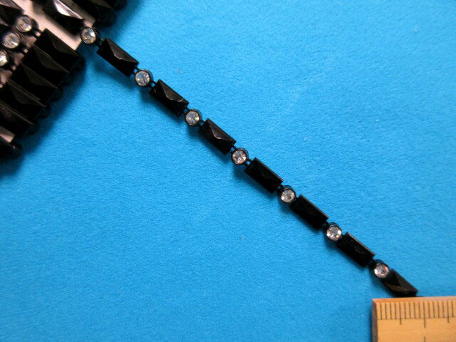 ラインストーンブレード（0.4cm幅　3m巻）クリア×黒