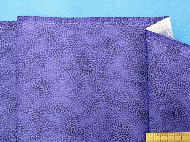 綿プリント生地（ROBERT KAUFMAN）青紫系（105cm幅　2m）