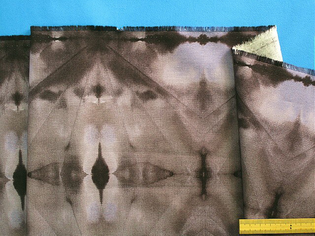 綿プリント生地(やや厚)薄渋紫系（105cm幅　2m）