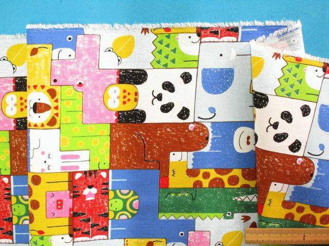 綿プリントオックス生地動物・ブルー系×赤（110cm幅　1m）