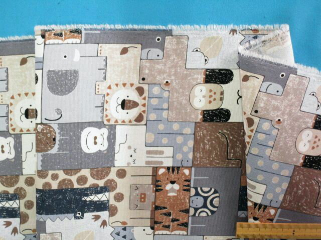 綿プリントオックス生地動物・グレー系×薄茶（110cm幅　1m）