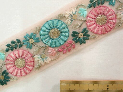 インド刺繍リボン(4.6cm幅 1m)ベージュ系×水×白金 インド刺繍リボン(4.6cm幅 1m)ベージュ系×水×白金