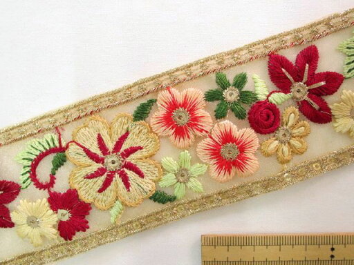 インド刺繍リボン(5.5cm幅 1m)薄ベージュ×アイボリー系×薄金 インド刺繍リボン(5.5cm幅 1m)薄ベージュ×アイボリー系×薄金