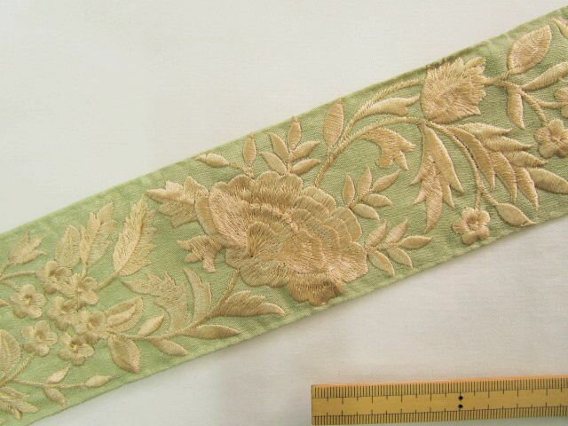 インド刺繍リボン（6.5cm幅 　1m）薄ワサビ×薄ベージュ