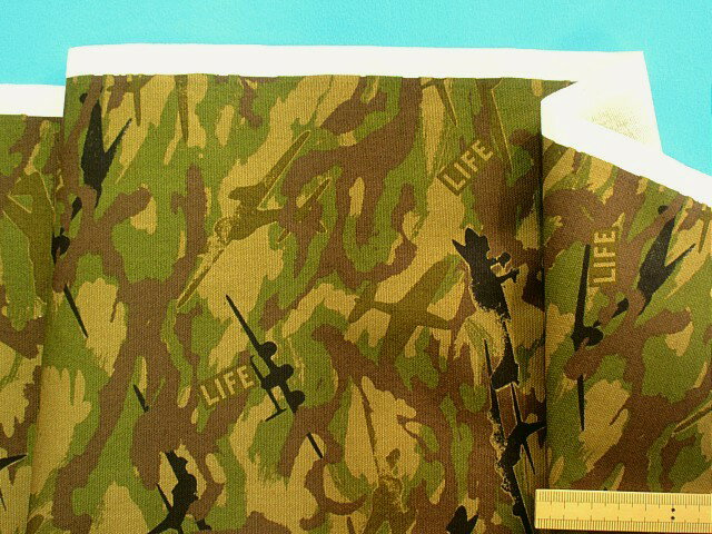 在庫処分綿プリントオックス生地迷彩/飛行機ベージュ×モス（110cm幅　2m）