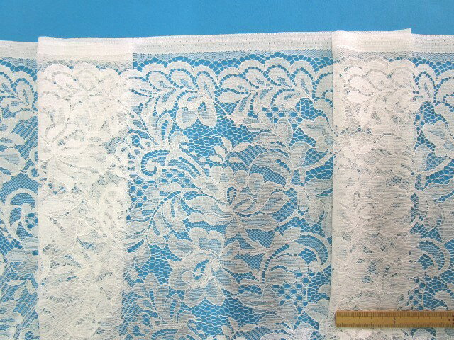 ラッセルレース生地花・オフ白（105cm幅　2m）