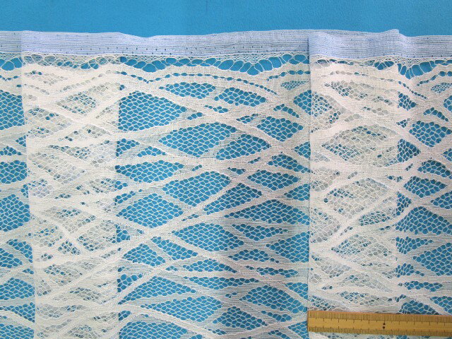 ラッセルレース生地オフ白×ブルー（100cm幅　2m）