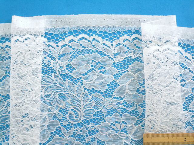 ラッセルレース生地花・オフ白（105cm幅　2m）