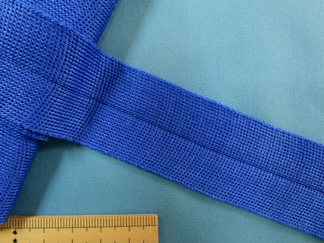 約3cm幅　5m巻（表示サイズでカット済みです） 同品番でも多少幅が異なる場合がございます。(約3cm〜3．2cm) 半分に折って、生地端を包むのにお使い下さい。 メール便梱包可能数　4点