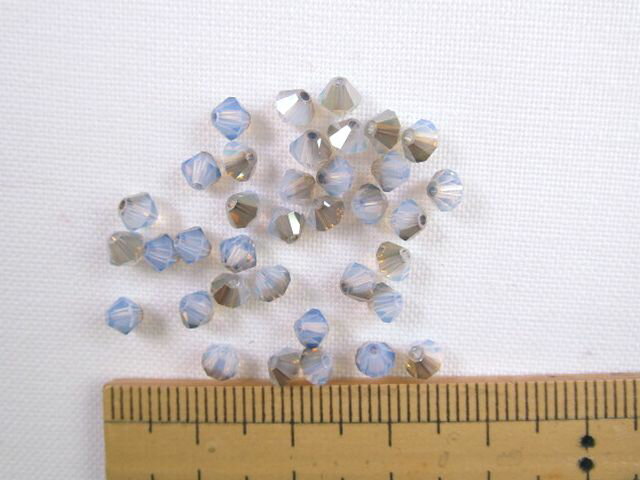 スワロフスキー5301（4mm）WHITE　OPAL