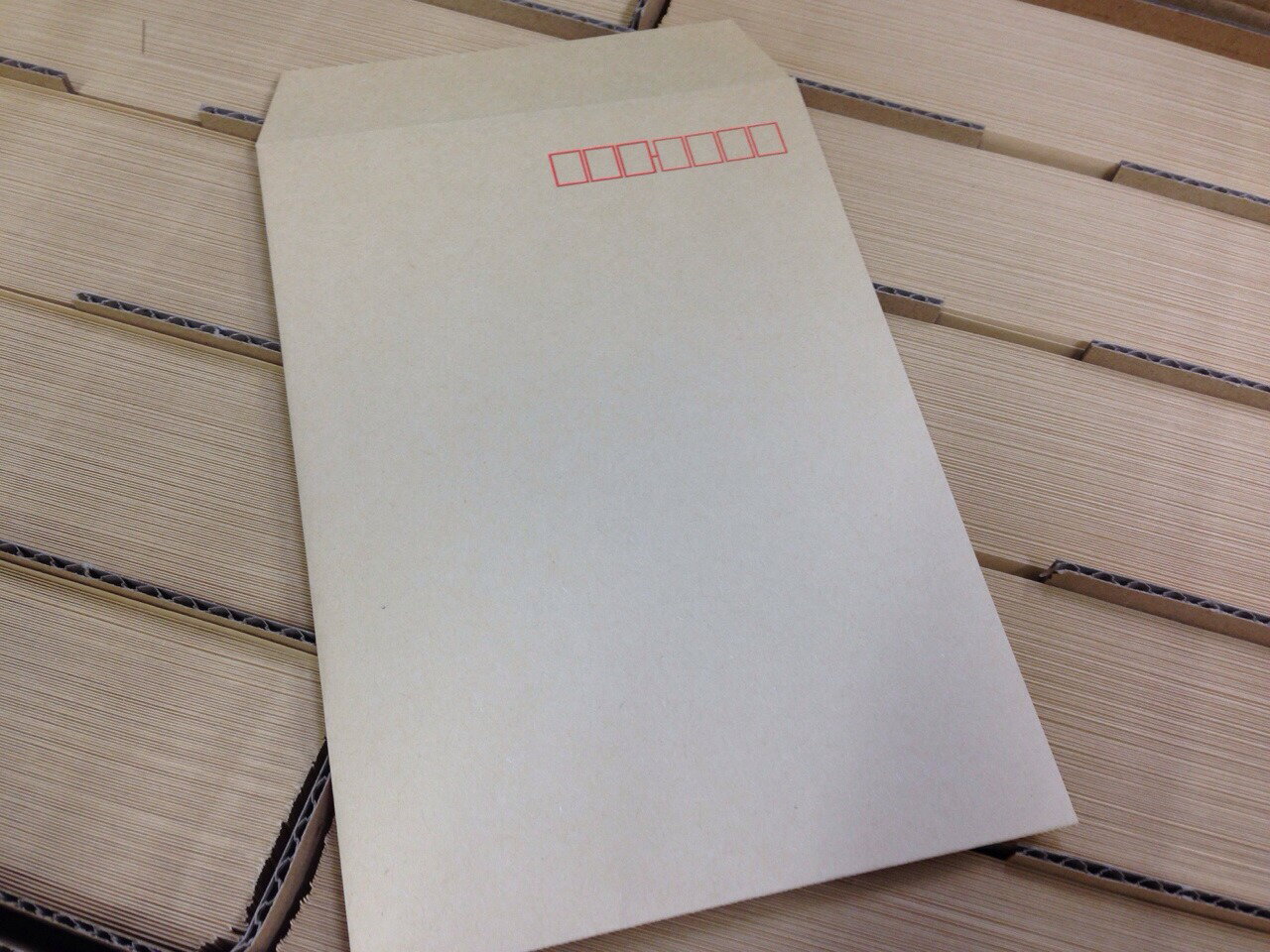 封筒 クラフト封筒 洋2タテ クラフト 70g センター貼 枠入 100枚 f0203