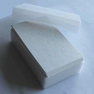 商品説明品&nbsp; &nbsp;名名刺 4号 やまと 純白 薄口 サイズ（mm）55×91入数100 枚/箱米坪(g/m2)186 紙厚(mm)0.267コード102033備　考4号 特殊紙マーブルのような模様と淡い色合いを兼ね備えた名刺です。