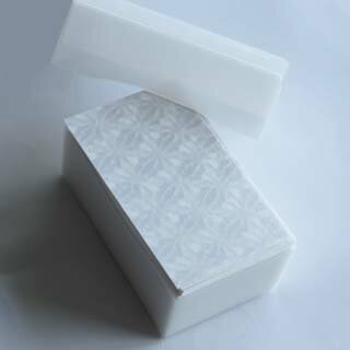 商品説明品&nbsp; &nbsp;名名刺 4号 みやび 白 サイズ（mm）55×91入数100 枚/箱米坪(g/m2)235 紙厚(mm)0.38コード105021備　考4号 高級和紙和紙が醸し出す雰囲気と、素材としての感触は、この上ない高級感と日本文化を演出します。