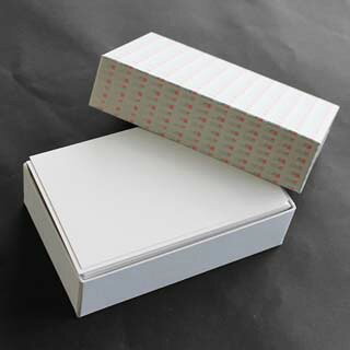 商品説明品&nbsp; &nbsp;名名刺 7号 白桜 サイズ（mm）76×121入数100 枚/箱米坪(g/m2)285 紙厚(mm)0.355コード121033備　考大型（5号・7号）格調高く、重厚感に満ちた白桜は、ワンランク上の名刺として企業経営者や会社役員、士業に携わる多くの方に今なお変わらないご愛顧をいただいております。 通常の名刺（4号）よりも大きい大型サイズの名刺です。インパクトを与えるのに最適です。