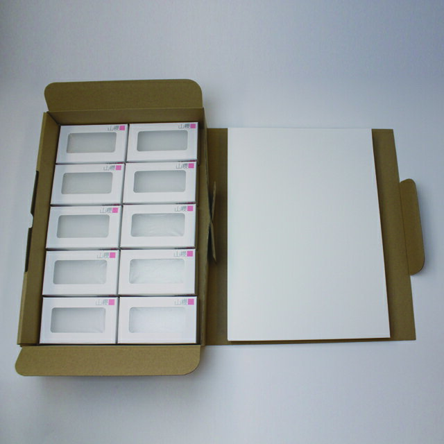 商品説明品&nbsp; &nbsp;名名刺 10面付 [110枚入] 再生クリーム サイズ（mm）297×210入数110 枚/箱米坪(g/m2)190 紙厚(mm)0.201コード143120備　考名刺10面付 エコロジー（用紙110枚+MS箱10個付）クリームを基調とした再生紙の名刺用紙です。 日本製紙連合会による「再生紙の表示方法」に基づき、最低保証される古紙パルプ配合率は、50％になります。 また、資源有効利用促進法の運用通達に準拠し、古紙パルプ配合率の算式には、工場内損紙は含んでおりません。