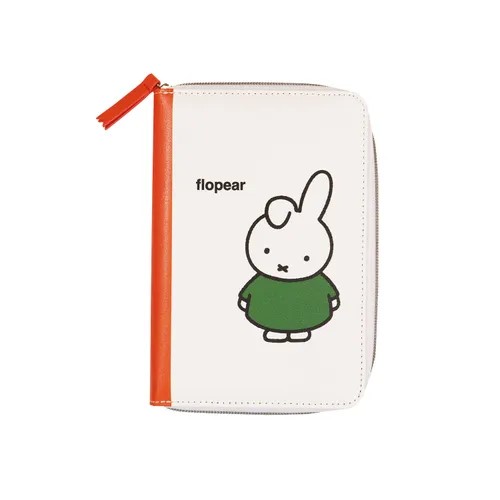 【商品詳細】 キャラクター：miffy(ミッフィー) アイテム：マルチケースC 絵本シリーズ サイズ：約21×14×2(cm) 素材・原材料名・成分：PVC合皮、ポリエステル、ナイロン、紙 原産国：中国 【仕様詳細】 ・差し込みポケット×1、ポケット×1、カードポケット×4 【チェックポイント】 ■長年愛されるミッフィーの「絵本」全33冊の中から人気の4冊を選定した「絵本シリーズ」。 ■ブルーナ・カラーがかわいいマルチケースです。 ■パスポートなどを収納するトラベルポーチとしても使用できます。 ■画像は、実際の商品のお色に出来る限り近付けるよう努力をしておりますが、ご使用のモニターなどにより、違いが生じる事がありますことを予めご了承下さい。 ■仕入れ先の関係状、他店舗と在庫を共有している為、ご注文が集中した場合やご注文を頂いたタイミングによっては在庫切れとなりご注文商品をお届けできない場合が御座います。もちろん欠品・完売の場合には&quot;出来る限り迅速にメールもしくはお電話&quot;にてご連絡させていただきます。上記が万が一起こってしまった場合は、どうかご容赦いただきますようお願いを申し上げます。詳しくはこちらよりご確認下さい。 ■この商品は、ゆうパケット(一部定形外郵便)なら"全国一律送料250円"でお届けいたします。ゆうパケット(一部定形外郵便)での配送をご希望のお客さまは配送方法で必ず"小型宅配便(日本郵便)"にチェックを入れて下さい。 ■ゆうパケット(一部定形外郵便)での配送をご希望のお客さまは、詳細、注意事項を必ずこちらよりご確認下さい。