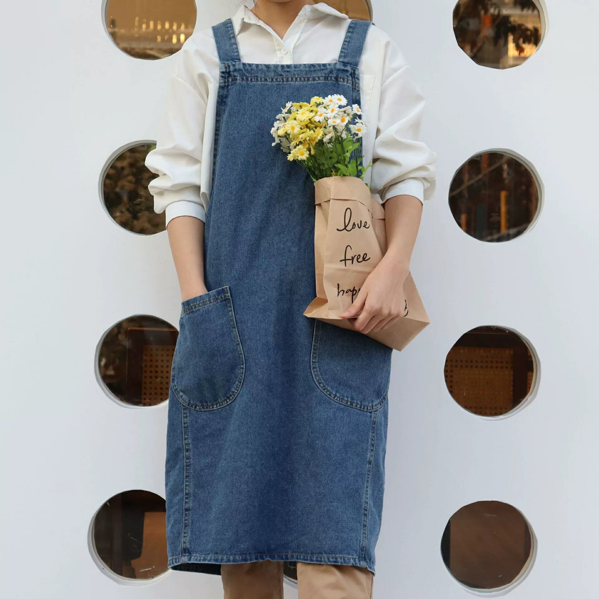 【期間限定45%OFF】デニムエプロン かぶるだけ バッククロス おしゃれ 大きいサイズ ポケットあり 保育士 カフェ 綿100％ ワークエプロン レディース メンズ カフェ 店員 日曜大工 おしゃれ カジュアル フリーサイズ NEW
