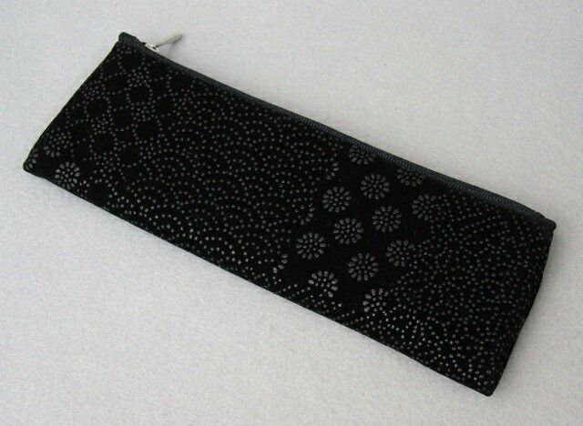 数珠袋 念珠袋 ファスナー付 寄せ柄 黒 印伝調 ペンケース型 横長型
