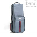 bam （バム）Trekking トレッキングケースサンジェルマン 使い易いと定評のあるBAM（バム）社のサクソフォンケースにNewモデルが仲間入り。従来のトレッキングケースの安全性はそのままに、前面と側面小物入れ、ストラップの3ヶ所に3本ラインが入ったおしゃれなデザインです。ハンドル、ショルダー、バックパックと3WAYで持ち運び可能。外側にはサイドに1ヶ所、蓋部分に大きなポケットがあり、蓋部分のポケットはマチが伸縮して荷物にあわせた使い方ができます。■テナーサックス用■重量：4.1kg■カラー：全4色（ブラック、ネイビーブルー、グレイ、チョコレート）