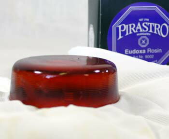 ■特徴■豊かで丸みを帯びた音色。硬軟のバランスが良い。特にピラストロガット弦「オイドクサ」「コルダ」に適している、