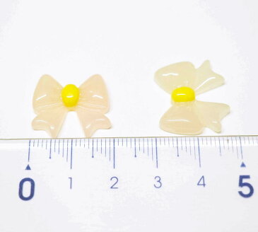 【4個セット】 ぷっくりシルエットリボン りぼん 薄ピンク 珊瑚色 pink デコ パーツ 樹脂パーツ ネイル デコパーツ (メール便可!)