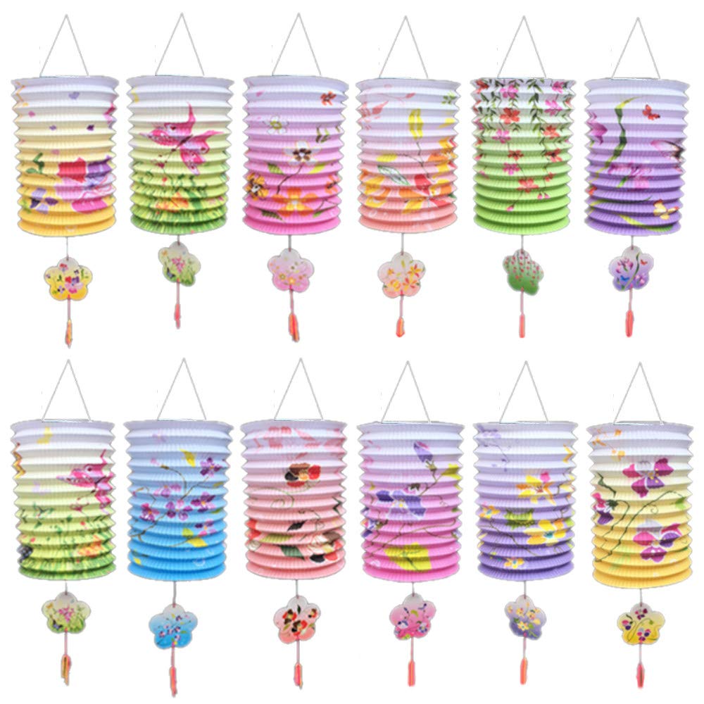 お盆 初盆 七夕 夏祭りの装飾に! 涼しげな花柄をあしらったミニちょうちん 12個セットです。 折り畳み式で組み立ても簡単。収納や持ち運びにも便利です。 小さめサイズで12個セットなので並べても綺麗。会場が華やかになります。カラフルなので昼間にも適しています。※同じ色・柄が混在する場合がございます。予めご了承ください。 【サイズ】直径15.7cm 伸ばした時の長さ:約22cm 針金高さ:約8cm 下の飾り:約23cm 材質:紙 針金 町内会、盆踊り、小学校、幼稚園、保育園、介護施設、児童館、神社、ご自宅用など多彩なシーンでお使いいただけます。