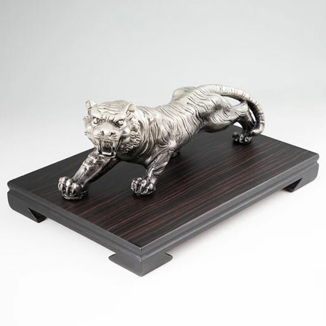 薩摩錫器 錫 置物 虎 イブシ加工 186F-3 岩切美巧堂 代引不可父の日 錫器 錫製 縁起物 置物 還暦祝 結婚祝 退職祝 贈答 母の日 プレゼント ギフト 伝統工芸品