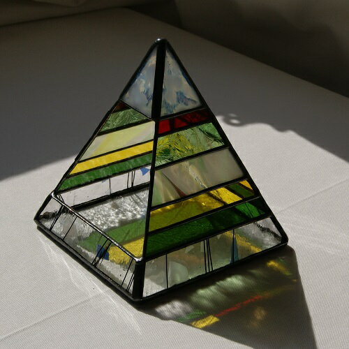 ステンドグラス　小物・カラーピラミッド（KM53)