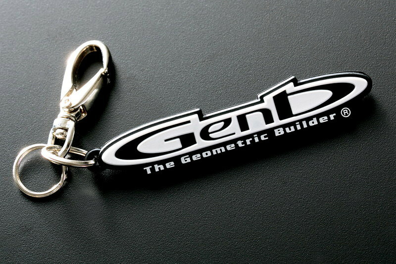 『Genb』ロゴをかたどったラバーキーホルダー柔軟性に優れるラバープレートの表面に立体的な造形を施した、ユニークでオシャレなキーホルダーです。プレート部サイズ：W900ミリ×H17ミリ