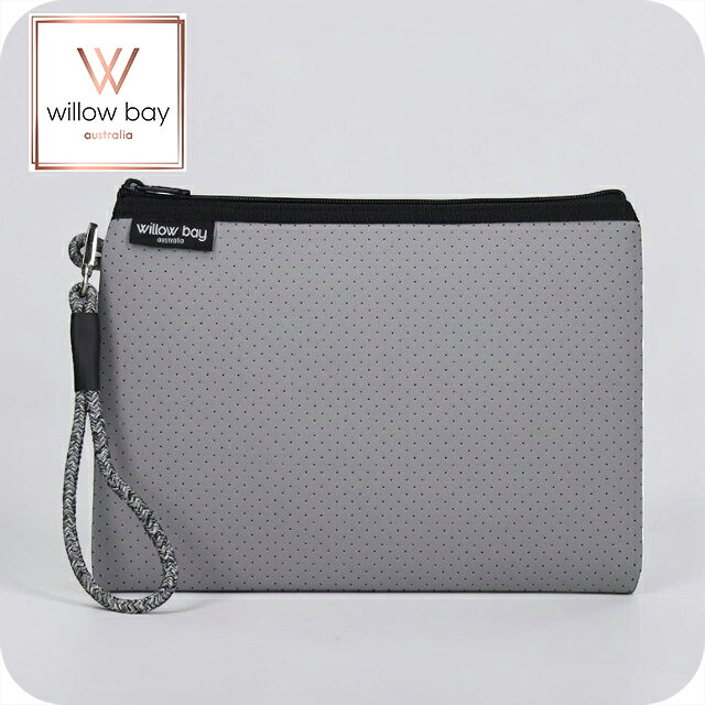 ウィローベイ ポーチ レディース ブランド ウィローベイラージブティックポーチ クラッチバッグ WILLOWBAY PEBBLE GREY ◆Willow Bay（ウィローベイ）は女性が女性のために作ったレディースバッグブランド。利便性の高いウィローベイのバッグはオーストラリア発の海外バッグブランドとして多くの注目を集めています。 すっきりとしたフラットフォルムが魅力のWILLOW BAYのポーチ。ゆとりのある大きめサイズで、小物類をまとめて持ち運びやすいのがポイントです。ロープタイプのストラップがさりげないアクセントになり、ポーチとしてはもちろん、クラッチバッグ感覚でも使える便利なアイテムです。関連ワード： ブランド ファッション おすすめ 人気 定番 かわいい カワイイ 可愛い カジュアル フォーマル ビジネス スーツ 仕事 就職祝い おしゃれ オシャレ シンプル 大きい 小さい 大きめ 小さめ 春 夏 秋 冬 子供 キッズ 小学生 中学生 高校生 大学生 社会人 大人 オトナ 10代 20代 30代 40代 50代 60代 レディース 女性 母親 娘 女の子 女子 恋人 彼女 プレゼント ギフト 祝い 贈り物 誕生日 卒園 卒業記念 記念品 クリスマス 母の日 敬老の日 入学祝い 合格祝い 新生活 新入生 新社会人 新卒ウィローベイ ポーチ レディース WILLOWBAY ウィローベイラージブティックポーチ クラッチバッグ PEBBLE GREY素材ネオプレンカラーPEBBLE GREYサイズ（縦×横×マチ）：約22×29×1cm仕様開閉：ファスナー保証初期不良のみ対応類似モデルはこちら4,950円4,400円4,400円4,400円4,400円4,400円4,950円4,950円4,950円