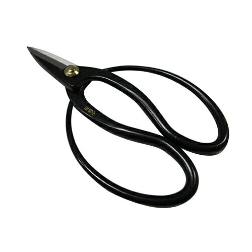【仕様】 ●パッケージサイズ：長240×幅120×高20mm ●製品サイズ：長240×幅100×高19mm ●全鋼 ●切断能力：8mm以下 ●刃長：55mm ●刃部硬度：HRC56 日本製 【商品特長】 ●枝切り、草花切りなどの庭木のお手入れに &nbsp;&nbsp;&nbsp;農作業にも幅広くご使用下さい。 ●盆栽の生木の切断、庭木の剪定や切花など 幅広い用途でご使用頂ける万能タイプ ●グリップ部分も大きめなので、手にフィットして &nbsp; 作業性が高いです。 【使用上の注意】 ●使用上の注意をよくお読みになりご使用下さい。