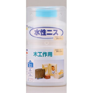 【仕様】 ●実寸法：81×81×170mm ●成分：合成樹脂、顔料、添加剤類、凍結安定剤等助剤、水 ●原産地：日本【商品特長】 ●手軽に塗れる水性塗料で、着色とニス塗りが同時にできます。【使用上の注意】 用途以外には使用しない。使用時は必ず換気する。天気の良い日に使用する。