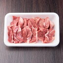 豚の横隔膜筋である豚ハラミは、脂肪を多く含んでおり、やわらかく精肉に近い食感です。 見た目、味ともにホルモンらしさはほぼなく、ホルモンは苦手でもハラミだけは食べられる人も多いそう。 濃紅色の身を持ちながらも淡白な味わいなので、ぜひお好みのタレとお召し上がり下さい。 また、豚ハラミはカレーやシチューなどの煮込み料理にも最適です。