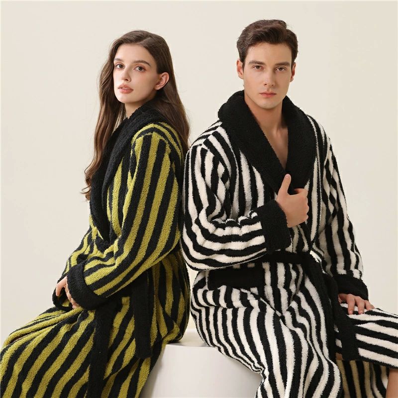 関連キーワード：ガウン レディース バスローブ ルームウェア ママ ギフト タオル地 プレゼント バスタオル 薄手 子育て 男女兼用 速乾 ふわふわ ワンオペ 部屋着 母の日 出産祝い 厚手 秋 サウナ 吸水 乾きやすい 風呂上がり ペア 春 高級 冬 おしゃれ アトピー 通気 旅行 ロング 人気 30代 40代 50代 大人 誕生日 バスグッズ タオル生地 マイクロファイバー ホテル ホテル仕様 マタニティ 柔らか ソフト リラックス パイル 着心地 夏用 肌触り お洒落 おうち時間 父の日 贈り物 吸収 ひざ丈 厚み 分厚い 極厚 しっかり 高級感 時短 ラグジュアリー 女性 高見え 安っぽくない クオリティ ウェア 女性用 秋口 柔らかい 風呂上がりガウン ソフトタッチ 本格 大きめ ゆったり 大きいサイズ 丈が長い 長い丈 袖が長い 長い袖 ポリエステル100％ 秋冬 膝丈 春用 フィットユース 秋用 冬用 秋冬用 Autumn winter 産後 入浴後 可愛い かわいい デザイン かっこいい 兼用 結婚出産祝い 素敵 雰囲気 お風呂 ファッション 温泉 サロン 宿泊施設 合宿 敬老の日 出産 お祝い 結婚祝い クリスマス 保温 お得 お買い得 お手頃 お値段以上 大人っぽい 上品 吸水速乾 着るタオル ふんわり ペアバスローブ 軽量 コンパクト 快眠 長袖 テーラー襟 お風呂上り さらっと 吸水性 バス 肌に優しい もこもこ 上質 ワンピース パジャマ お風呂上がり 湯浴み着 シャワー後 モコモコ カップル 上下 セット 前開き ペアパジャマ お揃い スウェット 綿 ギフトセット 友達 メンズ 両親 コムサ 夫婦 記念日 ●【とろける肌ざわりと温もり】 厚手のふわもこタオル生地が、お風呂上がりの体を優しく包み込みます。肌触りが心地よく、湯冷めしやすい秋冬の季節でも温かさをしっかりキープします。 ●【羽織るだけ、まるで「着るタオル」】 優れた吸水性で、濡れた肌にさっと羽織るだけで水分を素早く吸収。肌に優しい素材なので、バスタイム後のデリケートな肌を快適に保ちます。 ●【心も体も解放する、ゆったり設計】 体を締め付けないリラックス感のある着心地で、一日の疲れを癒すひとときを演出。大きいサイズ感で、部屋着としてくつろぐ時間に最適です。 ●【二人の時間を、もっと暖かく。心に残るペアギフト】 ご結婚祝いや記念日に、「お揃いの温もり」を贈りませんか。全身を優しく包み込む「着る毛布」は、あなたの思いやりが伝わる、最高のプレゼントになります。 ●【この温もりが、長く続く。丈夫で丁寧な作り】 大切な思い出と一緒に、冬の定番として長く愛用してほしいから。丈夫で丁寧な縫製にこだわりました。買ったばかりのような、優しい着心地を長期間お楽しみいただけます。 素材 ポリエステル100% カラー 写真通り 品質 普通 素材感 普通（薄い、やや薄い、普通、やや厚い、厚い） 季節 春秋冬 販売対象 自宅用、ギフト用 サイズ サイズ写真をご参考ください。 サイズについて不明な方はお気軽にお問い合わせください。 送料 沖縄以外送料無料、沖縄地方1500円 ラッピング対応 ラッピング袋手配可能。 注意事項 ※その他のよくあるご質問。 ●表示サイズがある場合、多少の誤差(約1-3cm、)が生じる場合がございます。 ●製造上、細かな汚れやシワ糸のほつれが発生する場合がございます。 ●モニターの発色の具合によって実際のものと色が異なる場合が御座います。 ●&nbsp;商品の仕様は、製造元の都合により予告なく変更することがあります。また、突然の欠品等で商品手配の遅れや手配ができない場合がございます ので、ご了承ください。 ●土日祝祭日のご注文およびお問い合わせへの弊社からのご連絡は、翌営業日となります。 関連キーワード：ガウン レディース バスローブ ルームウェア ママ ギフト タオル地 プレゼント バスタオル 薄手 子育て 男女兼用 速乾 ふわふわ ワンオペ 部屋着 母の日 出産祝い 厚手 秋 サウナ 吸水 乾きやすい 風呂上がり ペア 春 高級 冬 おしゃれ アトピー 通気 旅行 ロング 人気 30代 40代 50代 大人 誕生日 バスグッズ タオル生地 マイクロファイバー ホテル ホテル仕様 マタニティ 柔らか ソフト リラックス パイル 着心地 夏用 肌触り お洒落 おうち時間 父の日 贈り物 吸収 ひざ丈 厚み 分厚い 極厚 しっかり 高級感 時短 ラグジュアリー 女性 高見え 安っぽくない クオリティ ウェア 女性用 秋口 柔らかい 風呂上がりガウン ソフトタッチ 本格 大きめ ゆったり 大きいサイズ 丈が長い 長い丈 袖が長い 長い袖 ポリエステル100％ 秋冬 膝丈 春用 フィットユース 秋用 冬用 秋冬用 Autumn winter 産後 入浴後 可愛い かわいい デザイン かっこいい 兼用 結婚出産祝い 素敵 雰囲気 お風呂 ファッション 温泉 サロン 宿泊施設 合宿 敬老の日 出産 お祝い 結婚祝い クリスマス 保温 お得 お買い得 お手頃 お値段以上 大人っぽい 上品 吸水速乾 着るタオル ふんわり ペアバスローブ 軽量 コンパクト 快眠 長袖 テーラー襟 お風呂上り さらっと 吸水性 バス 肌に優しい もこもこ 上質 ワンピース パジャマ お風呂上がり 湯浴み着 シャワー後 モコモコ カップル 上下 セット 前開き ペアパジャマ お揃い スウェット 綿 ギフトセット 友達 メンズ 両親 コムサ 夫婦 記念日関連キーワード：ガウン レディース バスローブ ルームウェア ママ ギフト タオル地 プレゼント バスタオル 薄手 子育て 男女兼用 速乾 ふわふわ ワンオペ 部屋着 母の日 出産祝い 厚手 秋 サウナ 吸水 乾きやすい 風呂上がり ペア 春 高級 冬 おしゃれ アトピー 通気 旅行 ロング 人気 30代 40代 50代 大人 誕生日 バスグッズ タオル生地 マイクロファイバー ホテル ホテル仕様 マタニティ 柔らか ソフト リラックス パイル 着心地 夏用 肌触り お洒落 おうち時間 父の日 贈り物 吸収 ひざ丈 厚み 分厚い 極厚 しっかり 高級感 時短 ラグジュアリー 女性 高見え 安っぽくない クオリティ ウェア 女性用 秋口 柔らかい 風呂上がりガウン ソフトタッチ 本格 大きめ ゆったり 大きいサイズ 丈が長い 長い丈 袖が長い 長い袖 ポリエステル100％ 秋冬 膝丈 春用 フィットユース 秋用 冬用 秋冬用 Autumn winter 産後 入浴後 可愛い かわいい デザイン かっこいい 兼用 結婚出産祝い 素敵 雰囲気 お風呂 ファッション 温泉 サロン 宿泊施設 合宿 敬老の日 出産 お祝い 結婚祝い クリスマス 保温 お得 お買い得 お手頃 お値段以上 大人っぽい 上品 吸水速乾 着るタオル ふんわり ペアバスローブ 軽量 コンパクト 快眠 長袖 テーラー襟 お風呂上り さらっと 吸水性 バス 肌に優しい もこもこ 上質 ワンピース パジャマ お風呂上がり 湯浴み着 シャワー後 モコモコ カップル 上下 セット 前開き ペアパジャマ お揃い スウェット 綿 ギフトセット 友達 メンズ 両親 コムサ 夫婦 記念日 ●【とろける肌ざわりと温もり】 厚手のふわもこタオル生地が、お風呂上がりの体を優しく包み込みます。肌触りが心地よく、湯冷めしやすい秋冬の季節でも温かさをしっかりキープします。 ●【羽織るだけ、まるで「着るタオル」】 優れた吸水性で、濡れた肌にさっと羽織るだけで水分を素早く吸収。肌に優しい素材なので、バスタイム後のデリケートな肌を快適に保ちます。 ●【心も体も解放する、ゆったり設計】 体を締め付けないリラックス感のある着心地で、一日の疲れを癒すひとときを演出。大きいサイズ感で、部屋着としてくつろぐ時間に最適です。 ●【二人の時間を、もっと暖かく。心に残るペアギフト】 ご結婚祝いや記念日に、「お揃いの温もり」を贈りませんか。全身を優しく包み込む「着る毛布」は、あなたの思いやりが伝わる、最高のプレゼントになります。 ●【この温もりが、長く続く。丈夫で丁寧な作り】 大切な思い出と一緒に、冬の定番として長く愛用してほしいから。丈夫で丁寧な縫製にこだわりました。買ったばかりのような、優しい着心地を長期間お楽しみいただけます。 素材 ポリエステル100% カラー 写真通り 品質 普通 素材感 普通（薄い、やや薄い、普通、やや厚い、厚い） 季節 春秋冬 販売対象 自宅用、ギフト用 サイズ サイズ写真をご参考ください。 サイズについて不明な方はお気軽にお問い合わせください。 送料 沖縄以外送料無料、沖縄地方1500円 ラッピング対応 ラッピング袋手配可能。 注意事項 ※その他のよくあるご質問。 ●表示サイズがある場合、多少の誤差(約1-3cm、)が生じる場合がございます。 ●製造上、細かな汚れやシワ糸のほつれが発生する場合がございます。 ●モニターの発色の具合によって実際のものと色が異なる場合が御座います。 ●&nbsp;商品の仕様は、製造元の都合により予告なく変更することがあります。また、突然の欠品等で商品手配の遅れや手配ができない場合がございます ので、ご了承ください。 ●土日祝祭日のご注文およびお問い合わせへの弊社からのご連絡は、翌営業日となります。 関連キーワード：ガウン レディース バスローブ ルームウェア ママ ギフト タオル地 プレゼント バスタオル 薄手 子育て 男女兼用 速乾 ふわふわ ワンオペ 部屋着 母の日 出産祝い 厚手 秋 サウナ 吸水 乾きやすい 風呂上がり ペア 春 高級 冬 おしゃれ アトピー 通気 旅行 ロング 人気 30代 40代 50代 大人 誕生日 バスグッズ タオル生地 マイクロファイバー ホテル ホテル仕様 マタニティ 柔らか ソフト リラックス パイル 着心地 夏用 肌触り お洒落 おうち時間 父の日 贈り物 吸収 ひざ丈 厚み 分厚い 極厚 しっかり 高級感 時短 ラグジュアリー 女性 高見え 安っぽくない クオリティ ウェア 女性用 秋口 柔らかい 風呂上がりガウン ソフトタッチ 本格 大きめ ゆったり 大きいサイズ 丈が長い 長い丈 袖が長い 長い袖 ポリエステル100％ 秋冬 膝丈 春用 フィットユース 秋用 冬用 秋冬用 Autumn winter 産後 入浴後 可愛い かわいい デザイン かっこいい 兼用 結婚出産祝い 素敵 雰囲気 お風呂 ファッション 温泉 サロン 宿泊施設 合宿 敬老の日 出産 お祝い 結婚祝い クリスマス 保温 お得 お買い得 お手頃 お値段以上 大人っぽい 上品 吸水速乾 着るタオル ふんわり ペアバスローブ 軽量 コンパクト 快眠 長袖 テーラー襟 お風呂上り さらっと 吸水性 バス 肌に優しい もこもこ 上質 ワンピース パジャマ お風呂上がり 湯浴み着 シャワー後 モコモコ カップル 上下 セット 前開き ペアパジャマ お揃い スウェット 綿 ギフトセット 友達 メンズ 両親 コムサ 夫婦 記念日