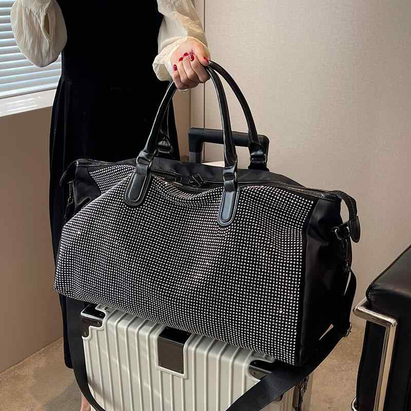 ボストンバッグ ショルダーバッグ レディース 女性用 銀色 シルバー 黒 ブラック モノトーン スタッズ キラキラ ハード 大容量