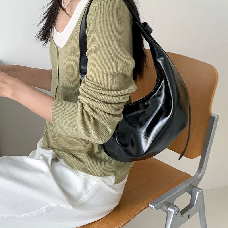 レディース ショルダーバッグ 日常使い シンプルモダン