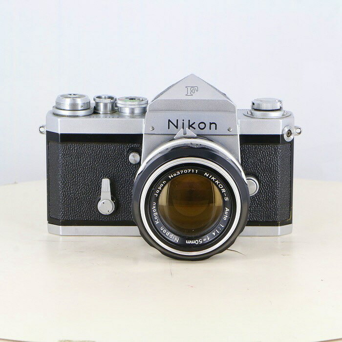 【中古】 (ニコン) Nikon Fアイレベル+オートニッコール50/1.4【中古カメラ フィルム一眼】 ランク：C