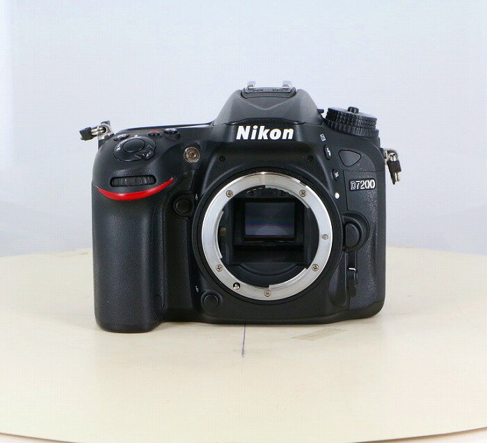 【中古】ニコン D7200 ボデイ ランク：B「カメラのナニワ　梅田買取センター在庫」【デジタル一眼】商品コード：2221091103304